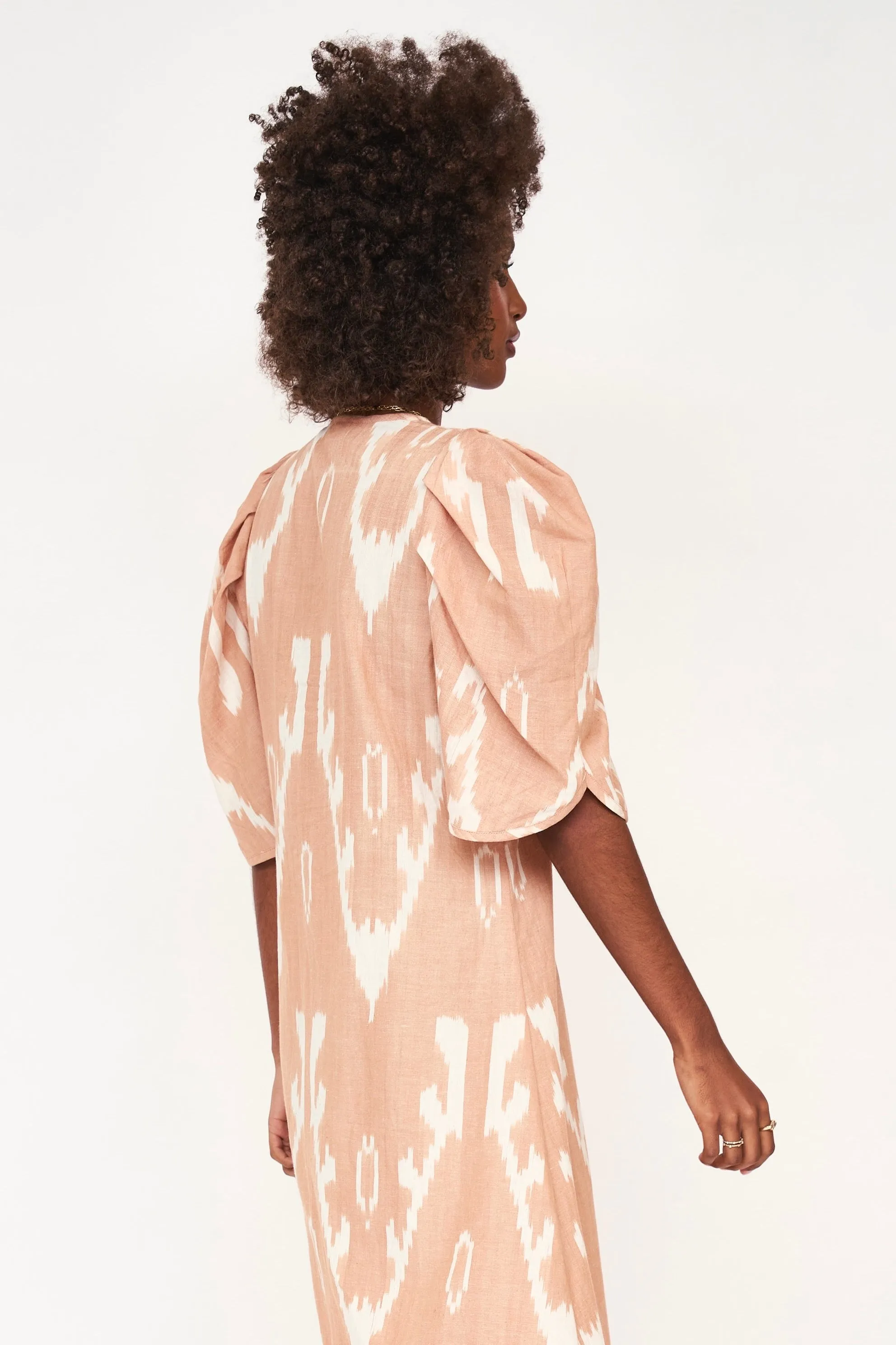 Cassis Dress in Conch Ikat / Scallop Hem