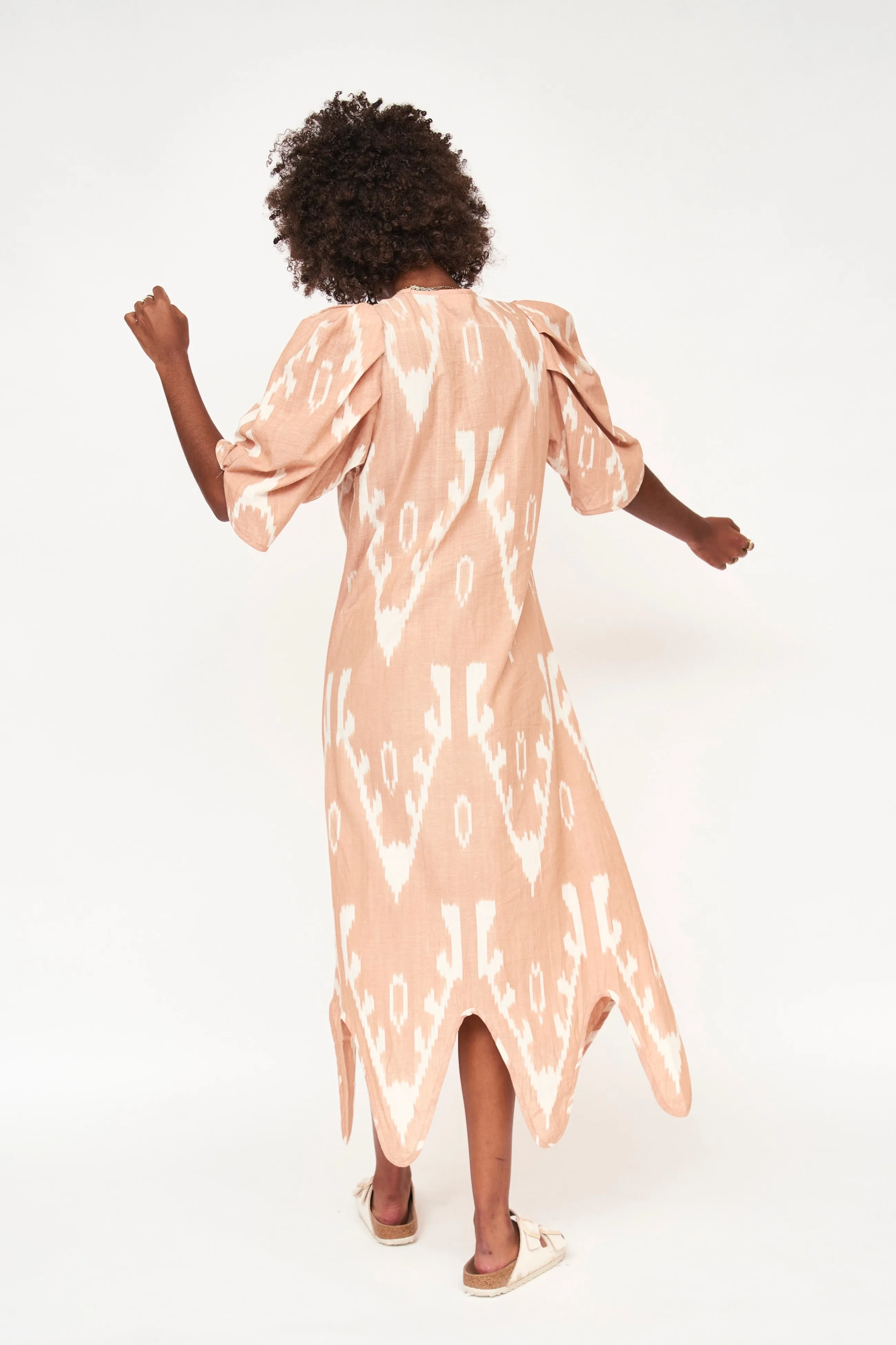 Cassis Dress in Conch Ikat / Scallop Hem