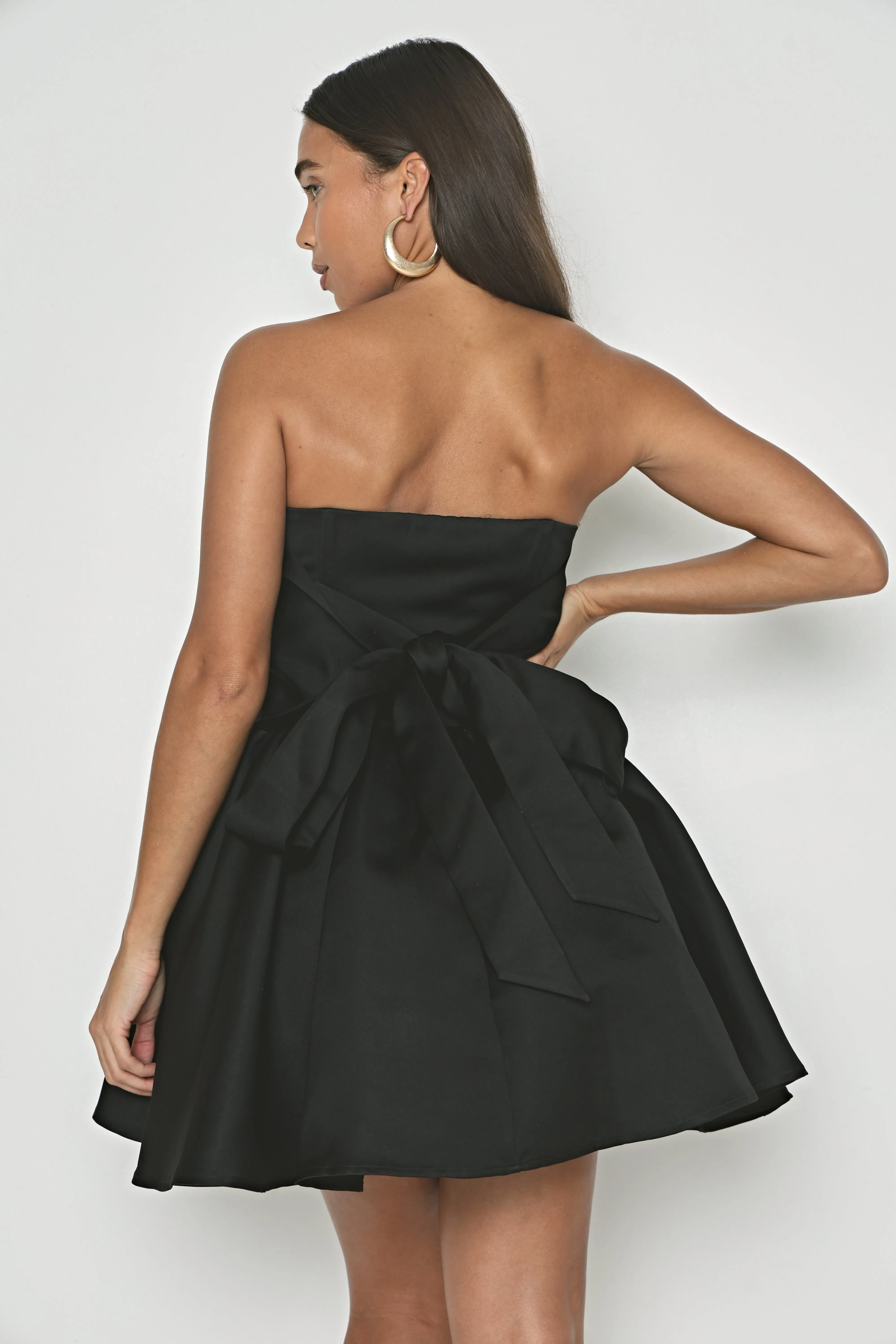 SATIN STRUCTURED BOW DETAIL MINI DRESS