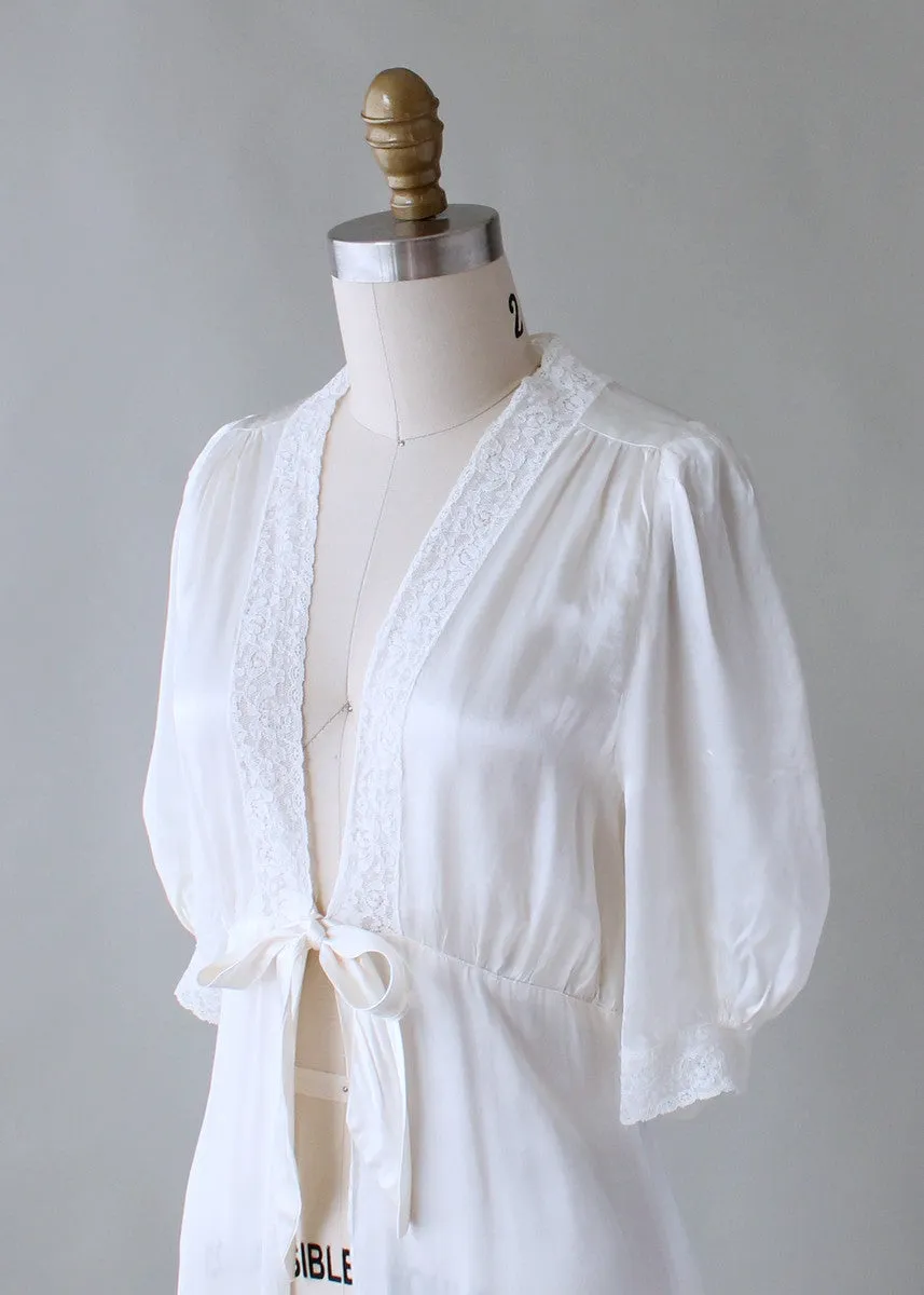 Vintage 1940s White Rayon and Lace Robe