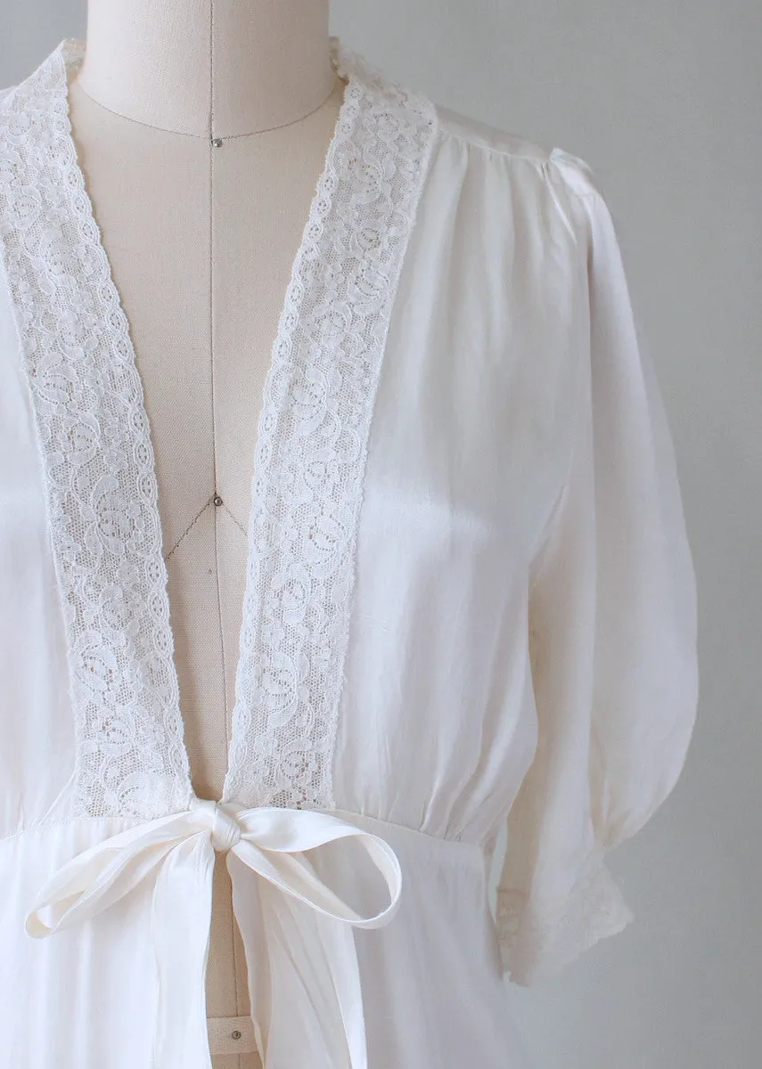 Vintage 1940s White Rayon and Lace Robe