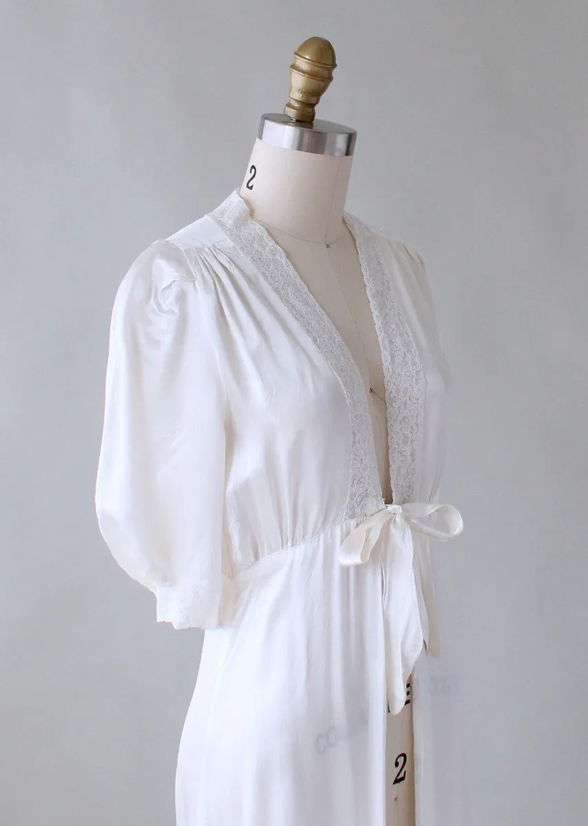 Vintage 1940s White Rayon and Lace Robe