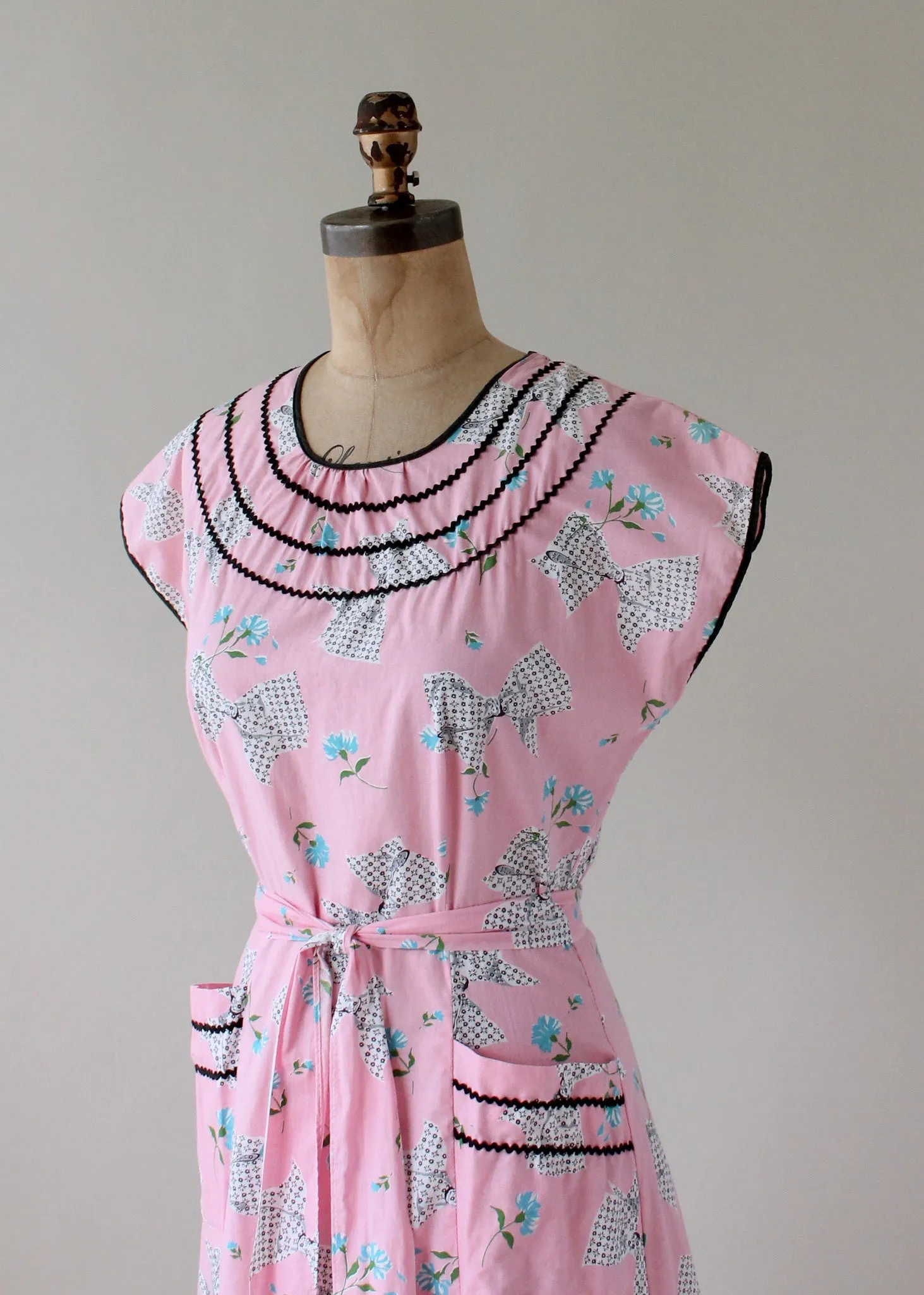 Vintage 1950s Sweet Novelty Print Pink Wrap Dress