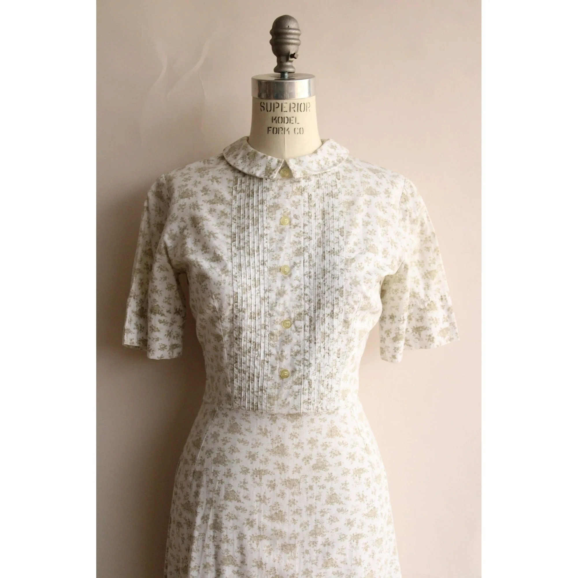 Vintage 1960s Green Toile Floral Print Cotton Dress