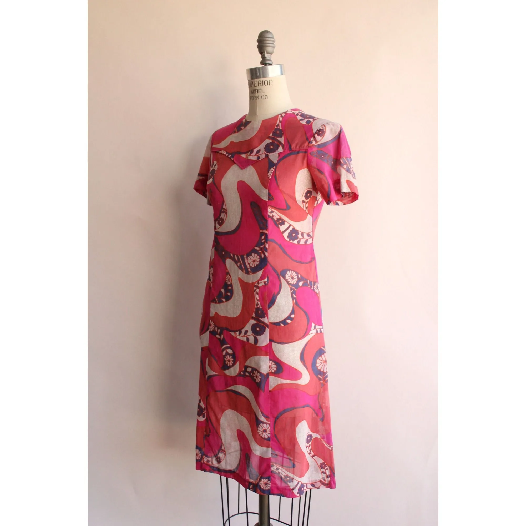 Vintage 1960s Hawaiian Floral Print Tiki Dress