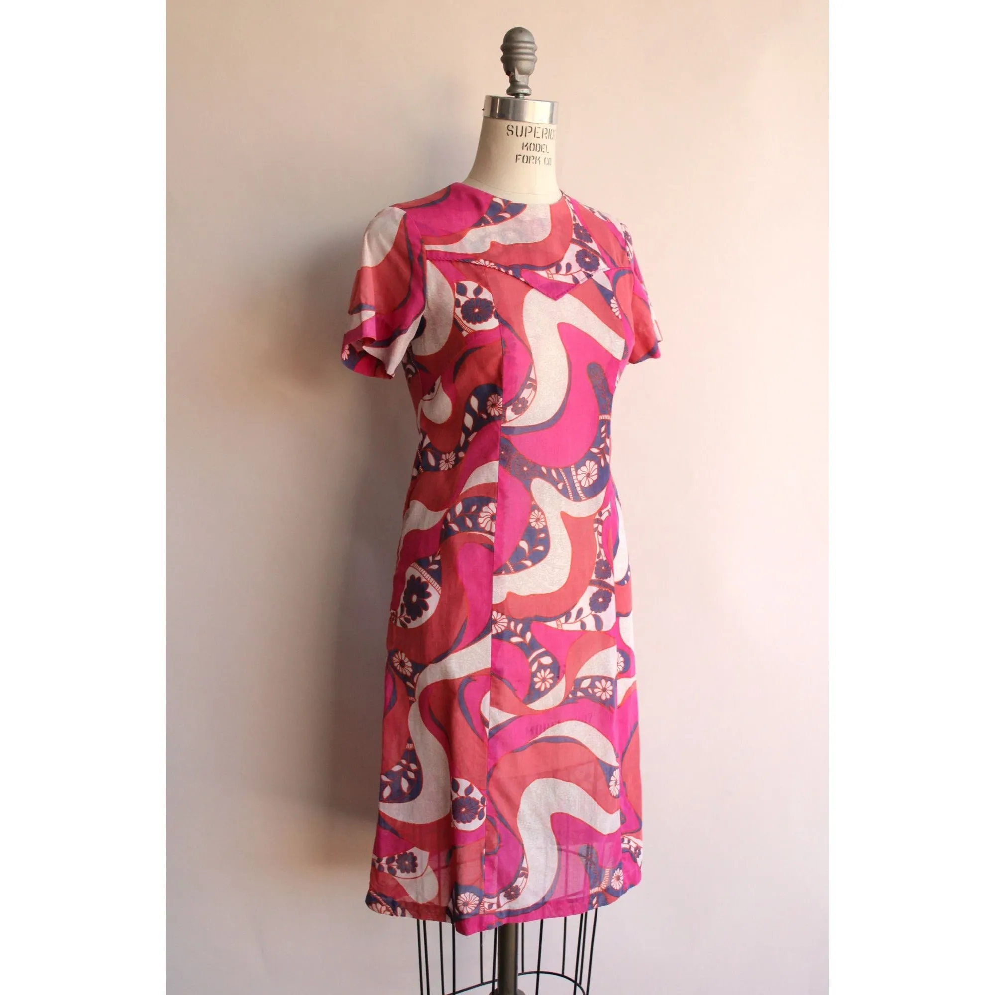 Vintage 1960s Hawaiian Floral Print Tiki Dress